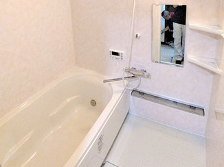 バスルームリフォーム 断熱浴槽やお掃除しやすい床を取り入れ、機能面にこだわったバスルーム